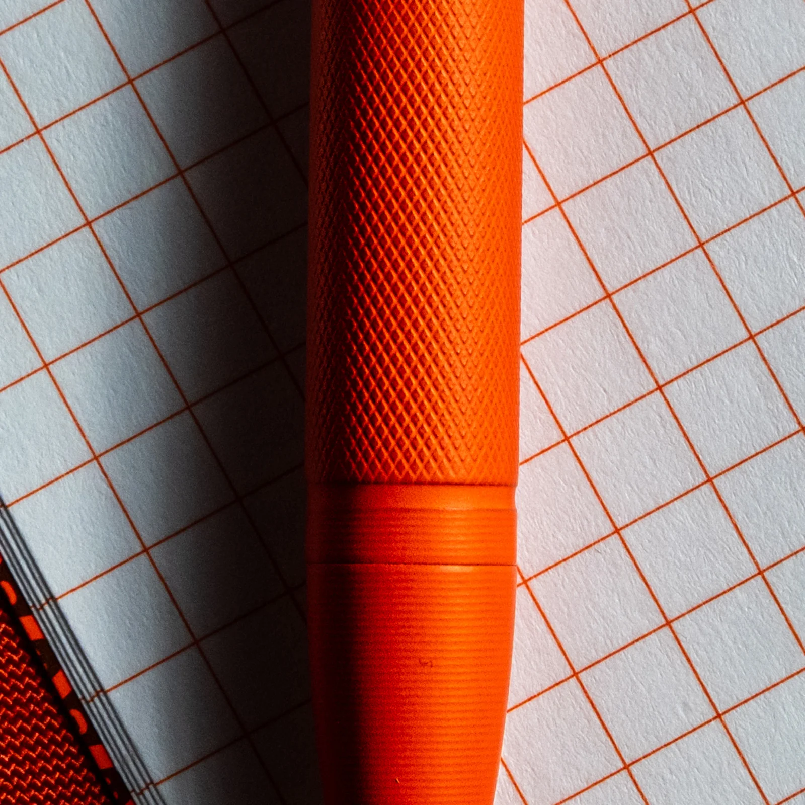 Carryology Blaze Orange Limited Essentials Slim Bolt Action Pen - Image 5